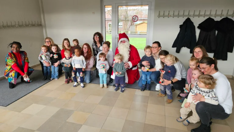 Der Weihnachtsmann besucht die Zwerge